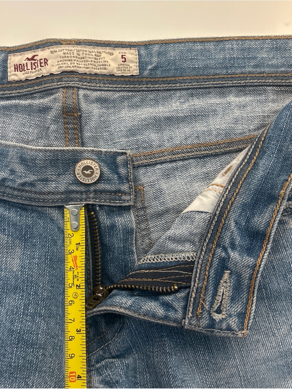 Authentic Vibtage Hollister Co. women’s Light Blue low waist Denim shorts